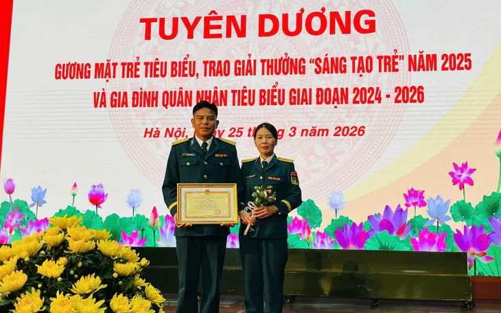 Những bông hồng thép (kỳ 1): Nữ quân nhân bảo mật "giỏi việc nước, đảm việc nhà"