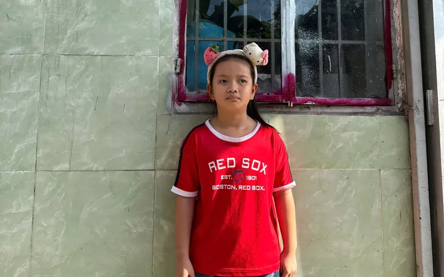 Trái tim lỗi nhịp của bé gái 7 tuổi và tiếng thở dài của người cha công nhân
