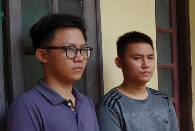 Lừa cung cấp dịch vụ đọc trộm tin nhắn, 2 đối tượng bị khởi tố