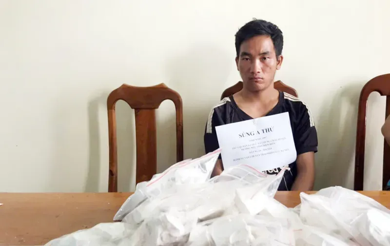 Khống chế đối tượng vận chuyển 15 bánh heroin