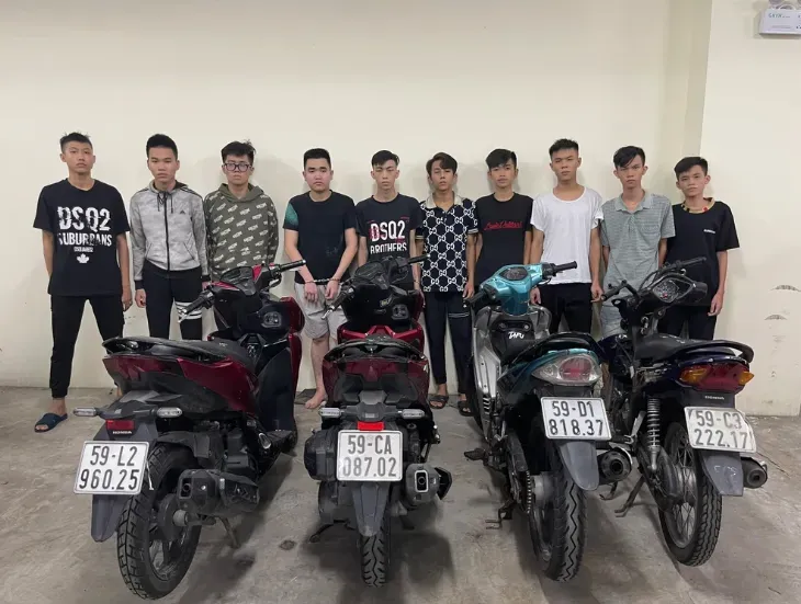 Hai nhóm thanh niên mang hung khí hỗn chiến kinh hoàng vì món nợ 1 triệu đồng