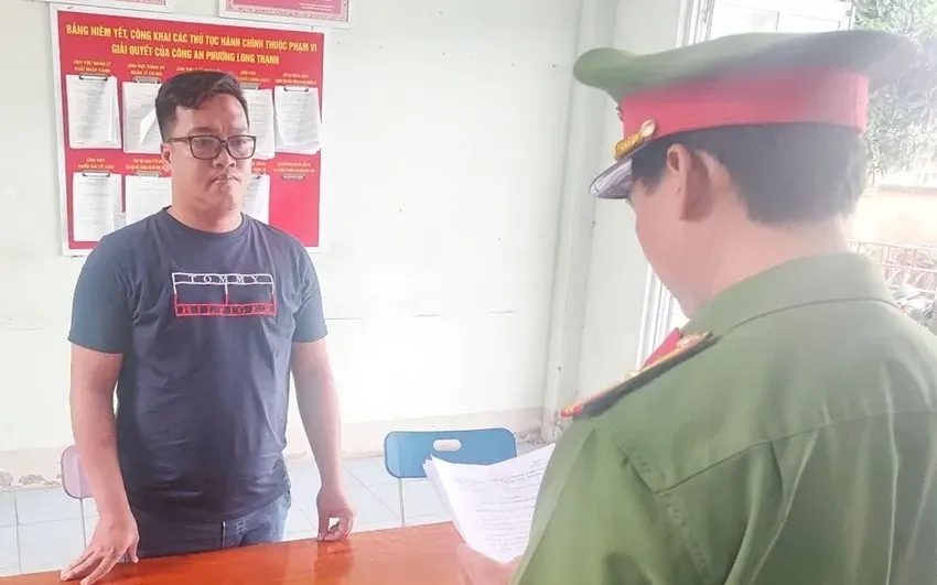 Bắt người đàn ông lừa đảo bằng chiêu mua xe thanh lý hải quan