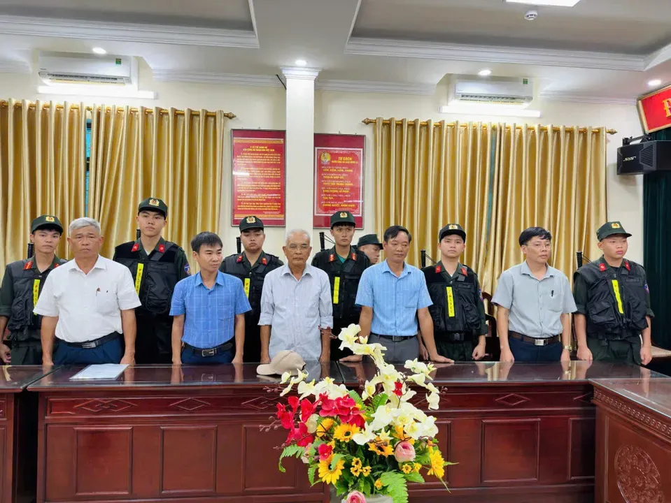 Bắt 5 cán bộ xã liên quan sai phạm quản lý đất tại Cồn Xanh