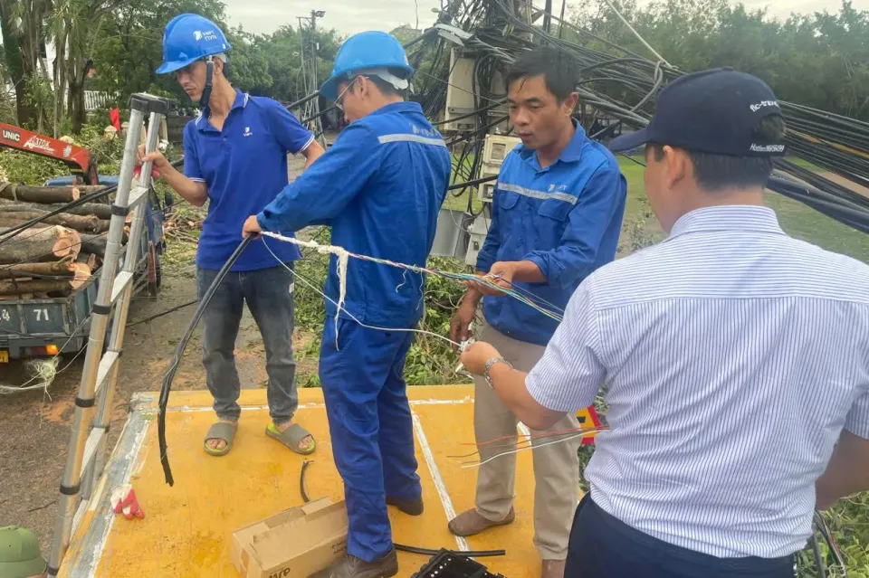 Đã khôi phục hơn 3000 trạm phát sóng di động sau bão Yagi