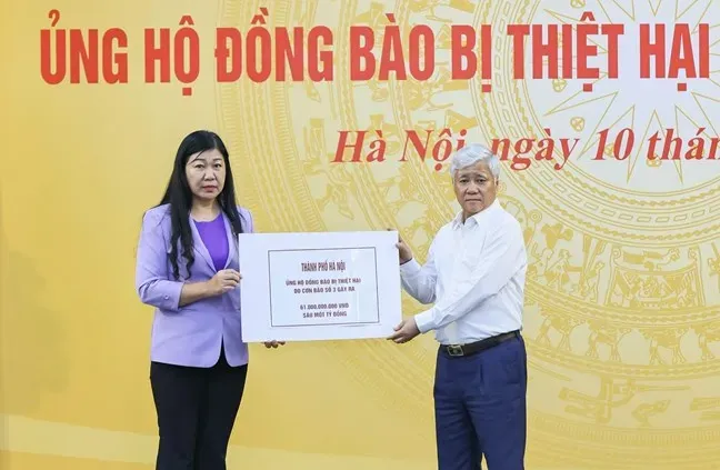 Cả nước hướng về miền Bắc