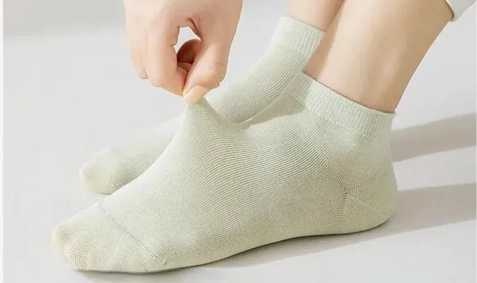 Mẹo khử mùi tất khi giặt