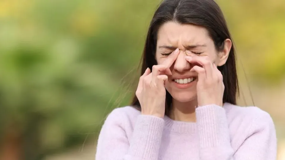 Cách xử lý tình trạng ngứa mắt