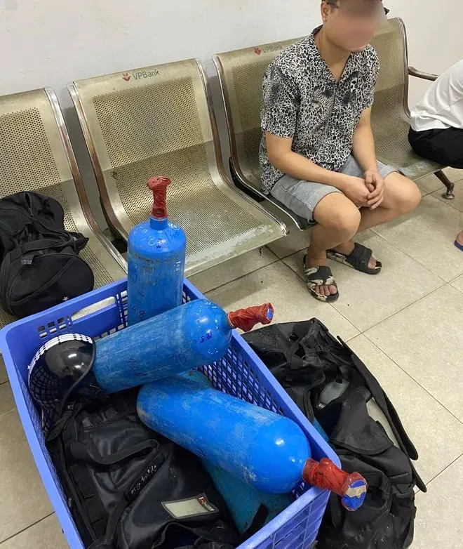 Tuần tra phát hiện một nam thanh niên đang vận chuyển "khí cười" cho khách
