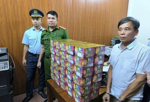 Nghệ An: Kiểm tra, bắt giữ hơn 70kg pháo do nước ngoài sản xuất