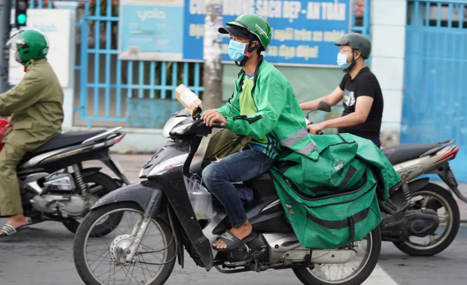 Giả danh shipper lừa đảo chiếm đoạt hơn 300 triệu đồng