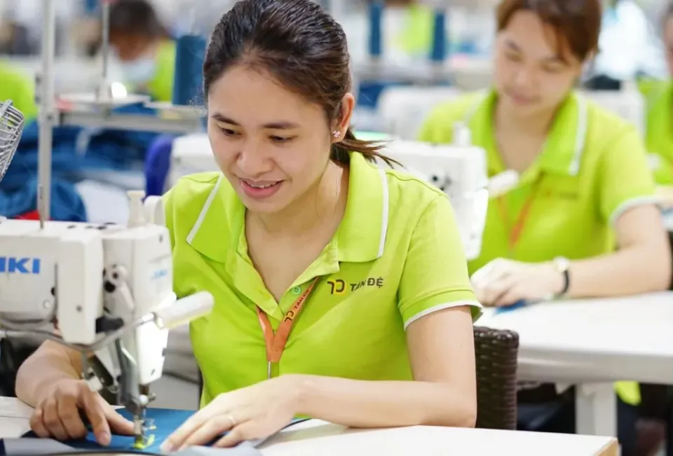 Nhập khẩu thiết bị tăng vọt, sản xuất đang tăng tốc