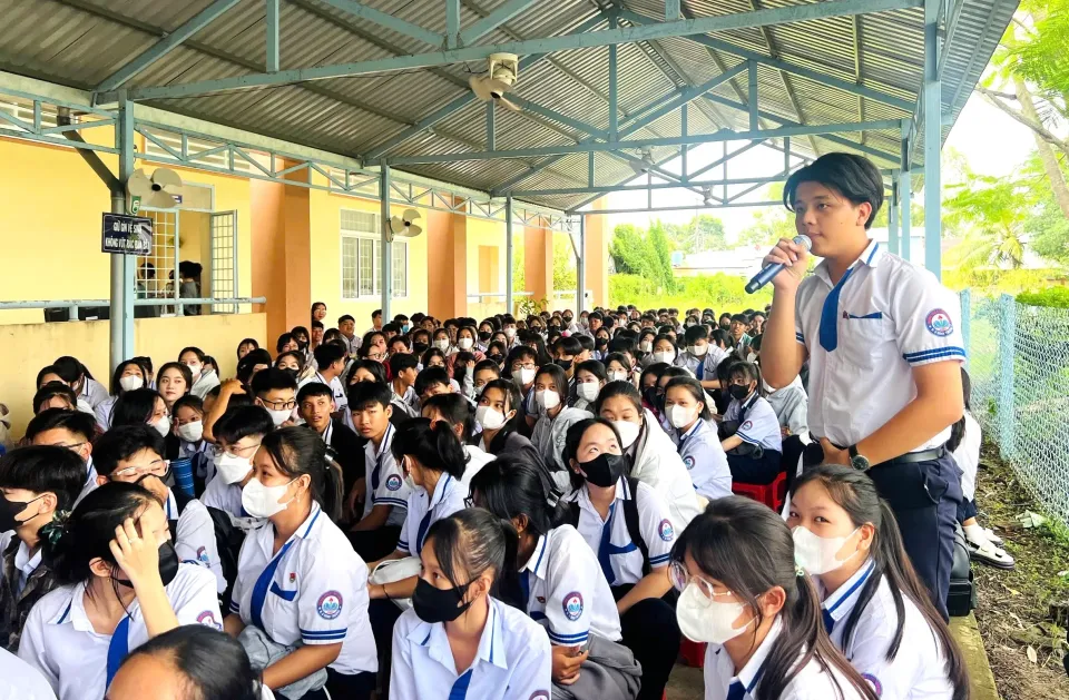 Bồi đắp tình yêu biển, đảo cho thế hệ trẻ