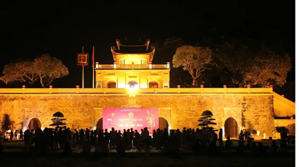 Tour đêm khám phá Hoàng Thành Thăng Long Hà Nội - tìm về cội nguồn lịch sử qua những câu chuyện từ các cổ vật