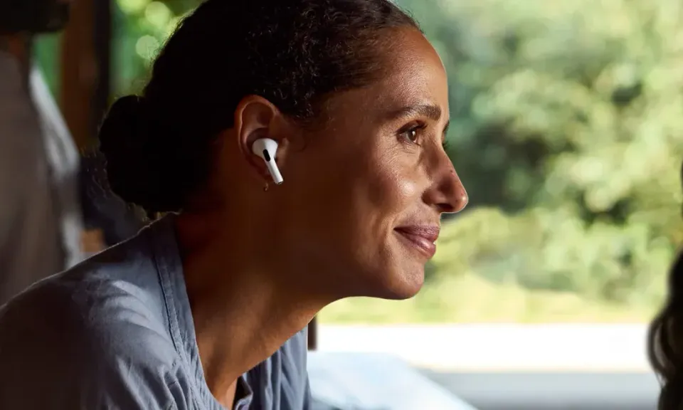 AirPods mới của Apple: Giải pháp thay thế máy trợ thính nghìn đô?