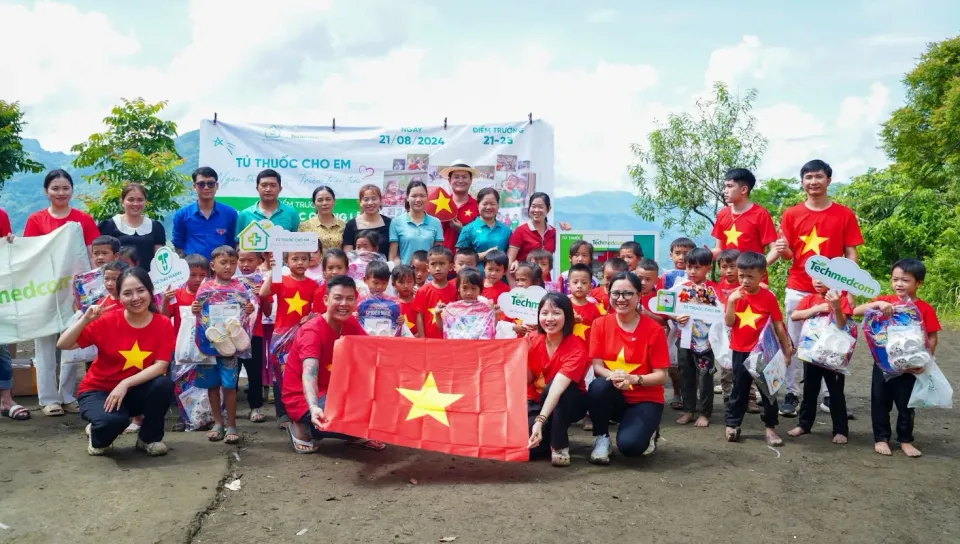 Ước mơ mang hàng ngàn tủ thuốc đến với trẻ em vùng cao