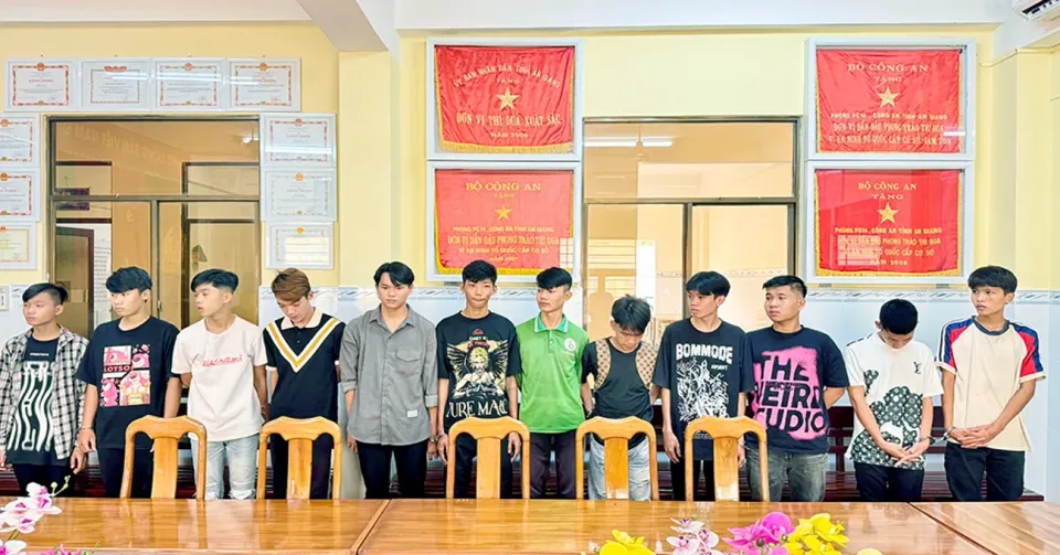 An Giang: Bắt tạm giam 12 thanh thiếu niên về tội “Giết người”