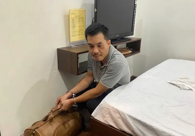 Việt kiều “dỏm” dùng USD giả lừa 500 triệu đồng tiền thật