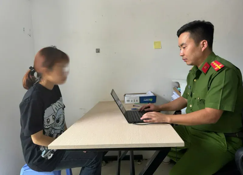 Mâu thuẫn nói xấu nhau, nữ sinh lớp 10 dùng dao bầu đâm bạn