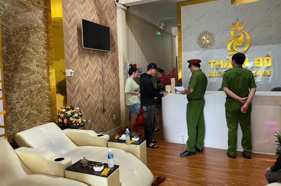 Bắt 5 đối tượng "giam lỏng" 6 nữ nhân viên tại cơ sở massage, nhà nghỉ