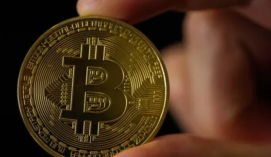 Bitcoin giảm mạnh về dưới 61.000 USD