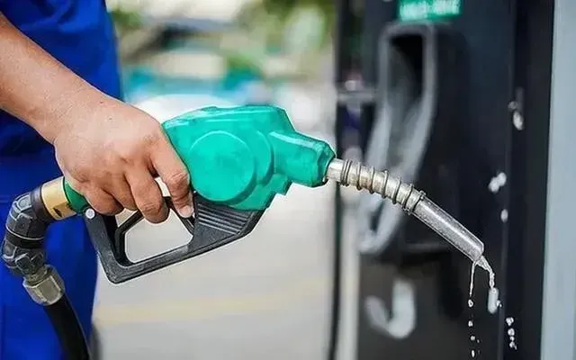 Giá xăng, dầu cùng tăng mạnh