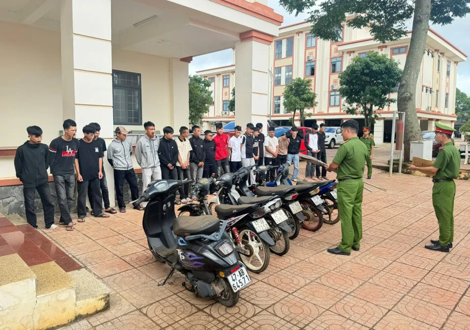 Khởi tố 22 thanh thiếu niên chạy xe la hét, gây náo loạn trên quốc lộ