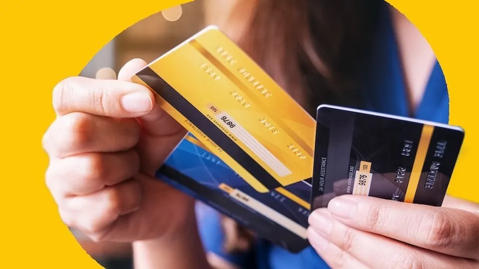 Từ 2025, chủ thẻ tín dụng cần nắm rõ quy định rút tiền và xác thực mới