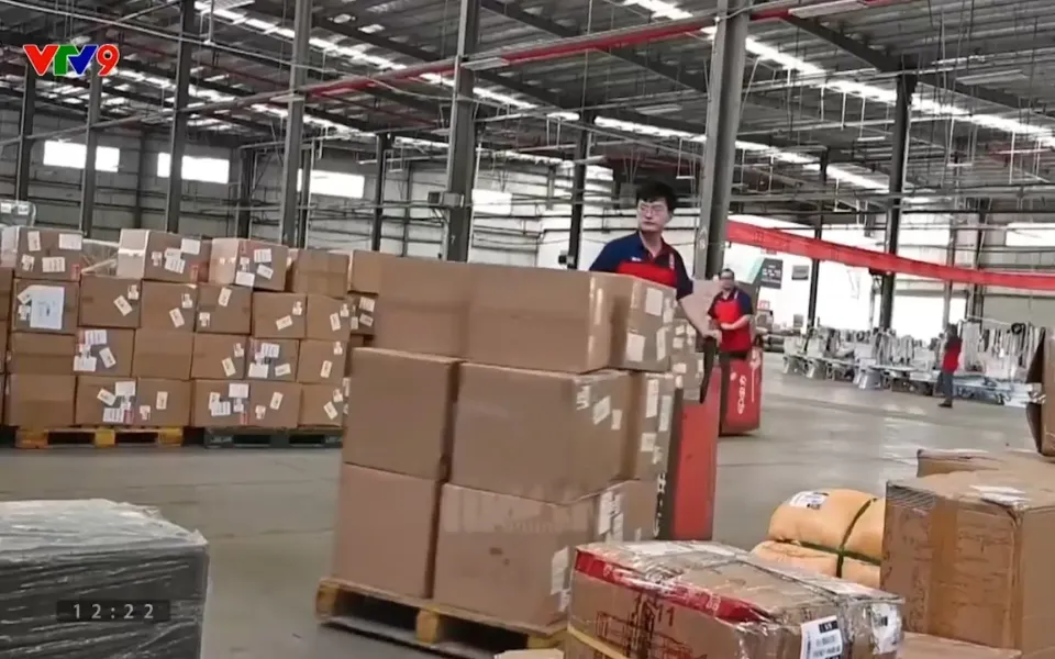 Mỹ không miễn thuế với hàng giá trị thấp Trung Quốc
