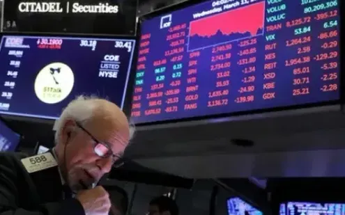 Chỉ số S&P 500 dứt chuỗi tăng dài nhất trong 20 năm