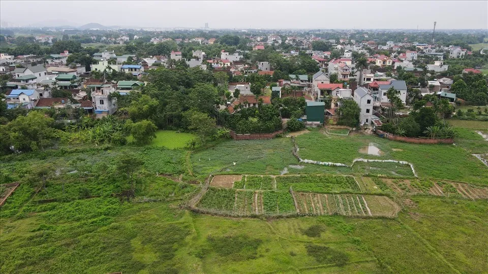 Mua đất càng xa trung tâm Hà Nội càng rẻ, nhưng bán ra lại không dễ