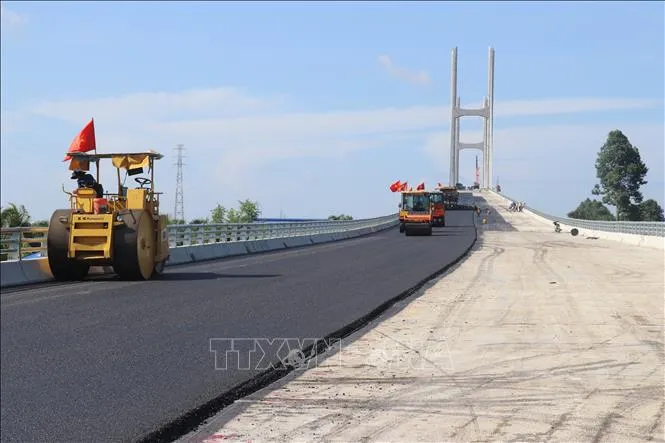 Bộ trưởng Bộ Xây dựng kiểm tra Dự án đầu tư xây dựng cầu Rạch Miễu 2
