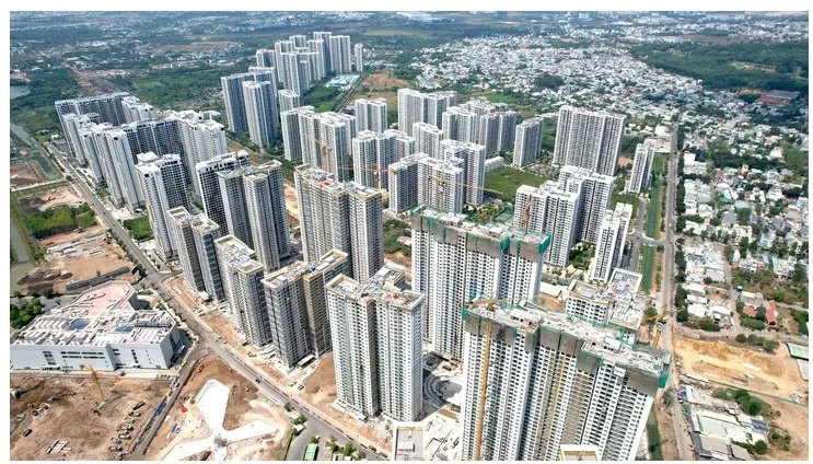 Bất động sản nửa đầu 2025: Hà Nội tăng tốc, TP Hồ Chí Minh hút vốn Bắc tiến
