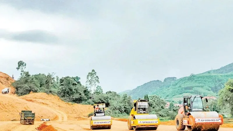 Giá vật liệu tăng cao bất thường, nhiều công trình giao thông trọng điểm gặp khó