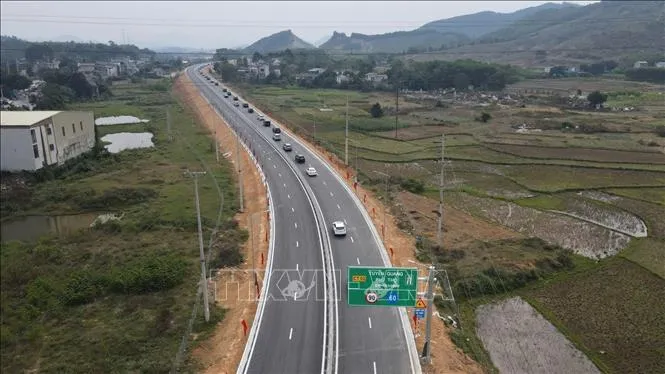 Kết nối giao thông liên hoàn giữa Vĩnh Yên, Hòa Bình và Việt Trì