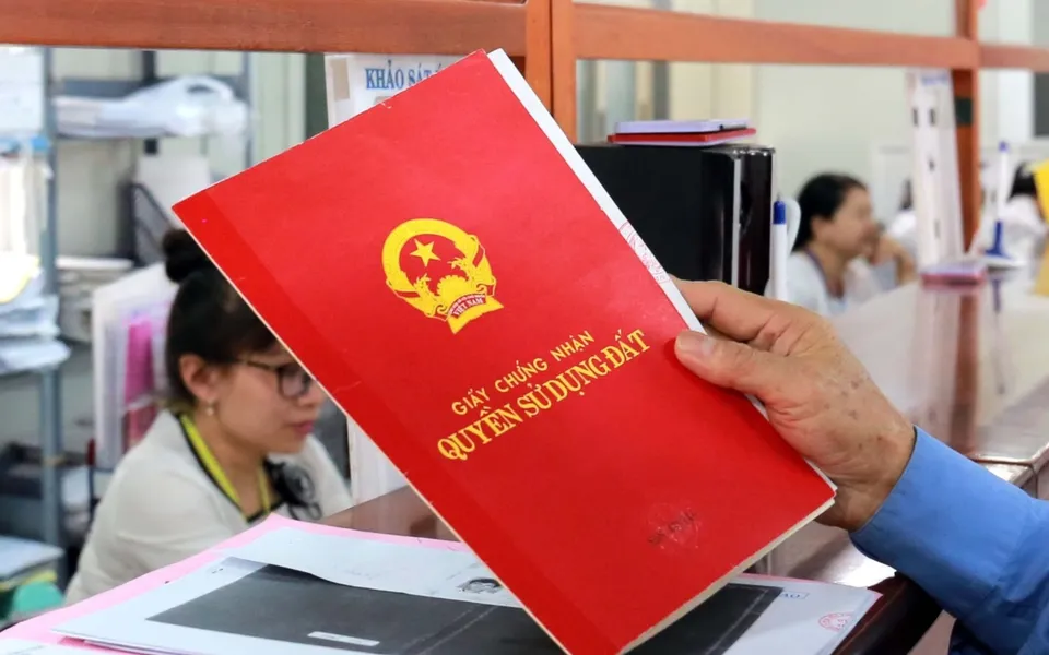 Hà Nội quy định tối đa 20 ngày phải cấp sổ đỏ cho người dân