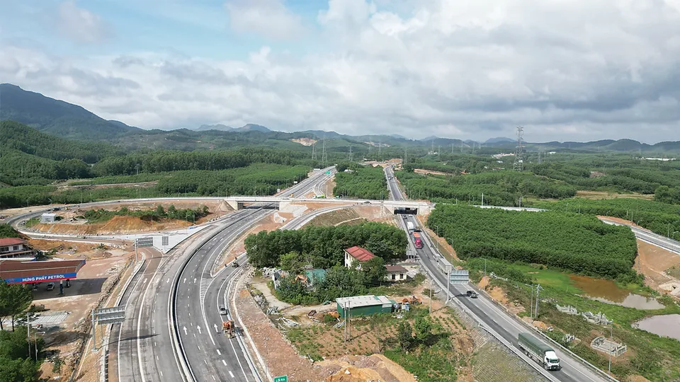 Phấn đấu hoàn thành đúng tiến độ, chất lượng các đường cao tốc tại đồng bằng sông Cửu Long