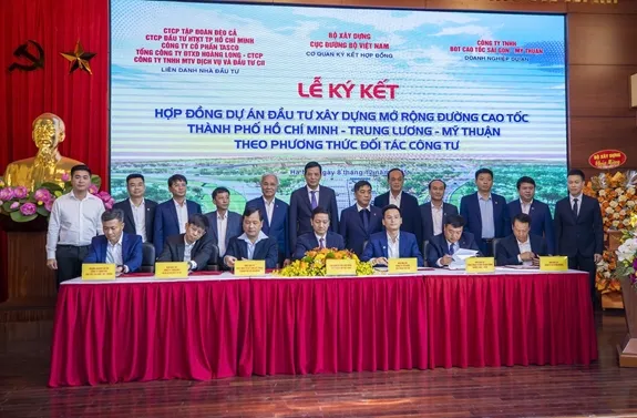 Ký hợp đồng mở rộng cao tốc TP Hồ Chí Minh - Trung Lương - Mỹ Thuận theo phương thức PPP