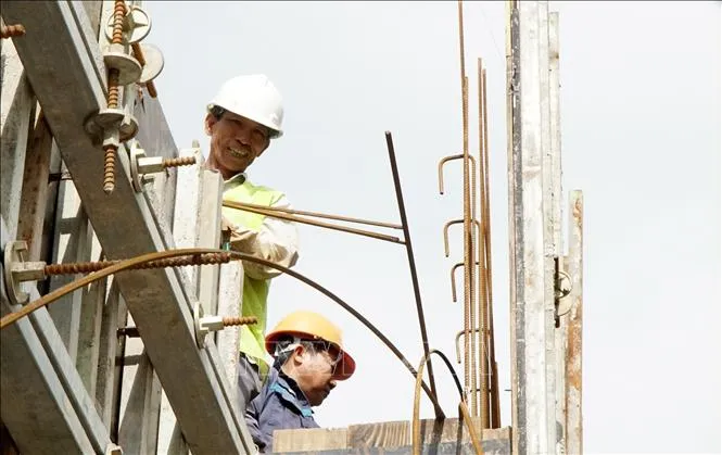 Năm mới rộn ràng trên công trình “Chiếc nhẫn Hòa bình”