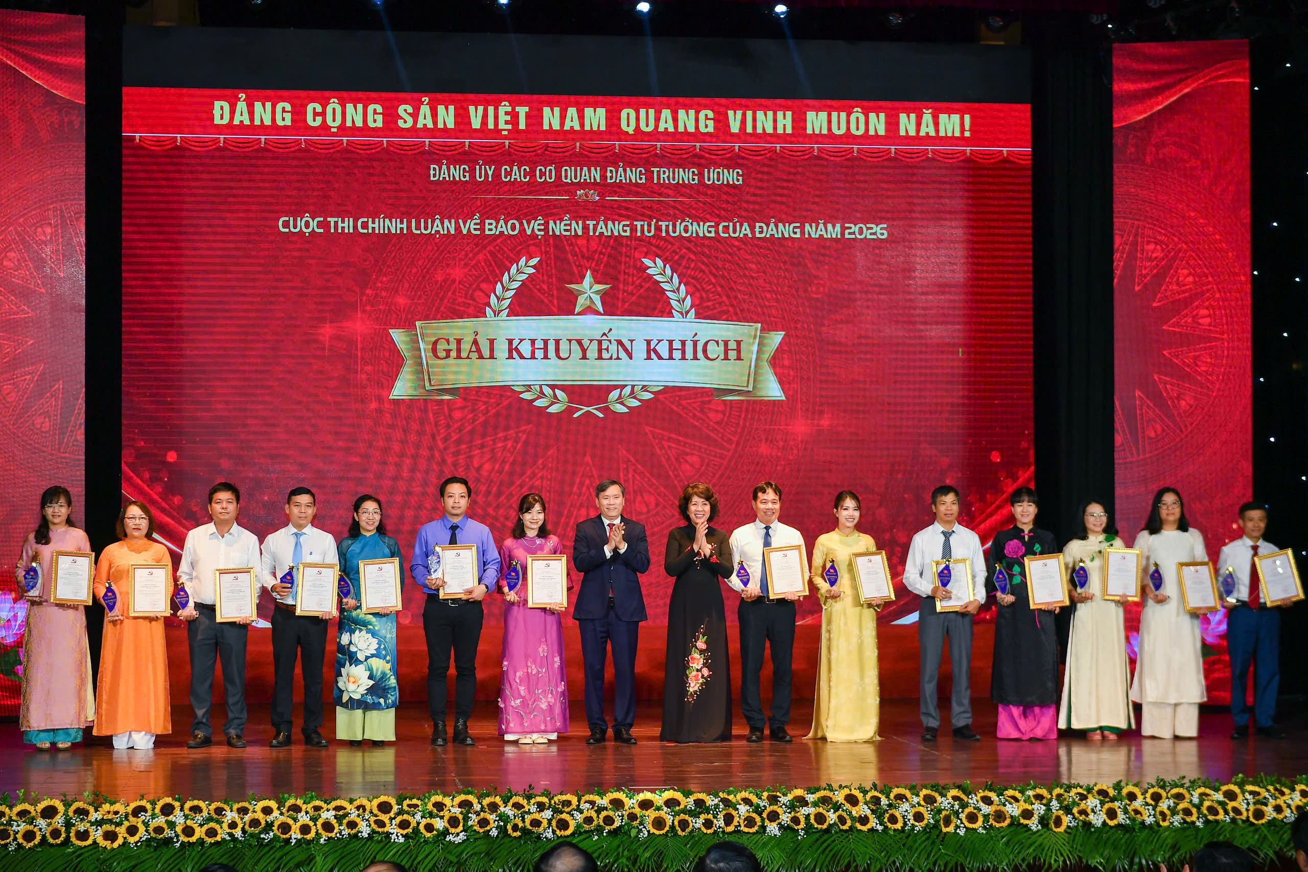 Trao giải khuyến khích
