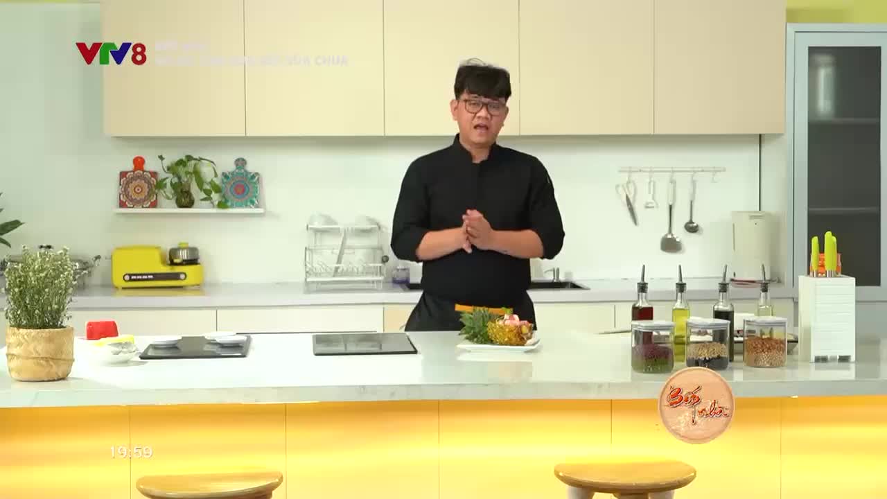 Bếp nhà: Salad tôm dứa sốt sữa chua