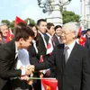 Japanese leader began official visit to Vietnam