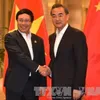 Vietnamese and Chinese foreign ministers hold discussions