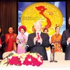 Party Leader meets with overseas Vietnamese delegation