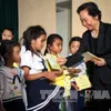 Underprivileged children in Phu Yen receive scholarships