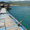 Floating restaurant sinks