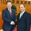 Vietnamese leaders meet Gazprom chairman