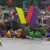 Wooden boat race thrills Hue Festival 2016