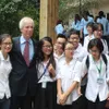 Canadian Minister meets students in Hanoi