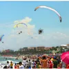 Paragliders soar like eagles in Danang