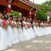 Joint wedding ceremony for low-income couples in Hue